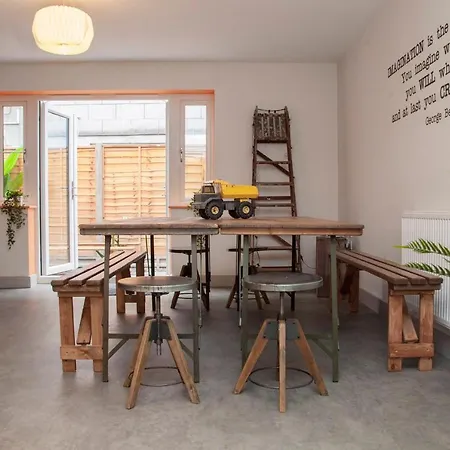 Higgihaus #3a 4 Bed Monday - Friday Whole House Semesterbostad Bristol