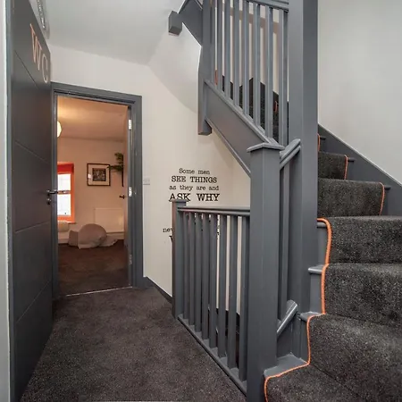Higgihaus #3a 4 Bed Monday - Friday Whole House *